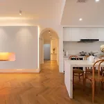 Shanghai Hills & Serendipity Family Homestay With 3 Bedrooms Near Line4&8 South Xizang Rd