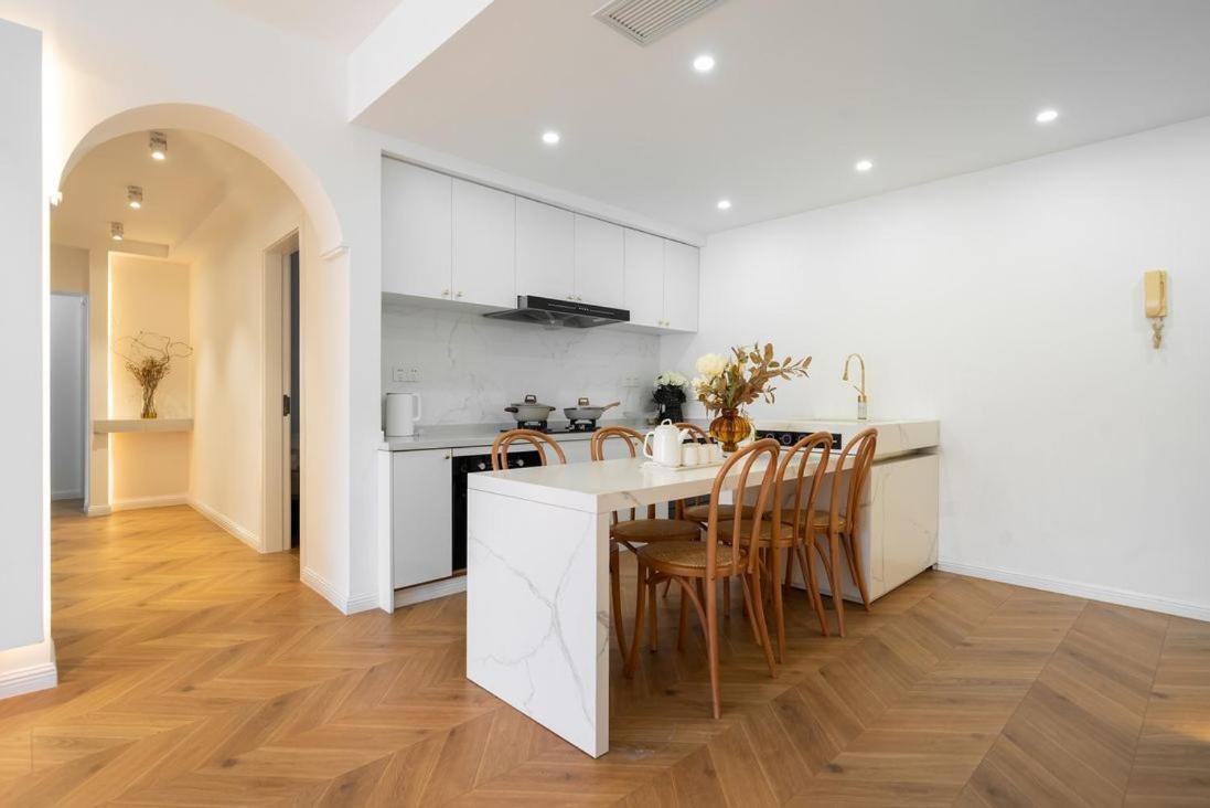 Apartment Hills & Serendipity Family With 3 Bedrooms Near Line4&8 South Xizang Rd Shanghai